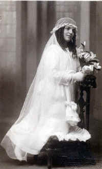 Lucia_comunion.jpg (142954 byte)